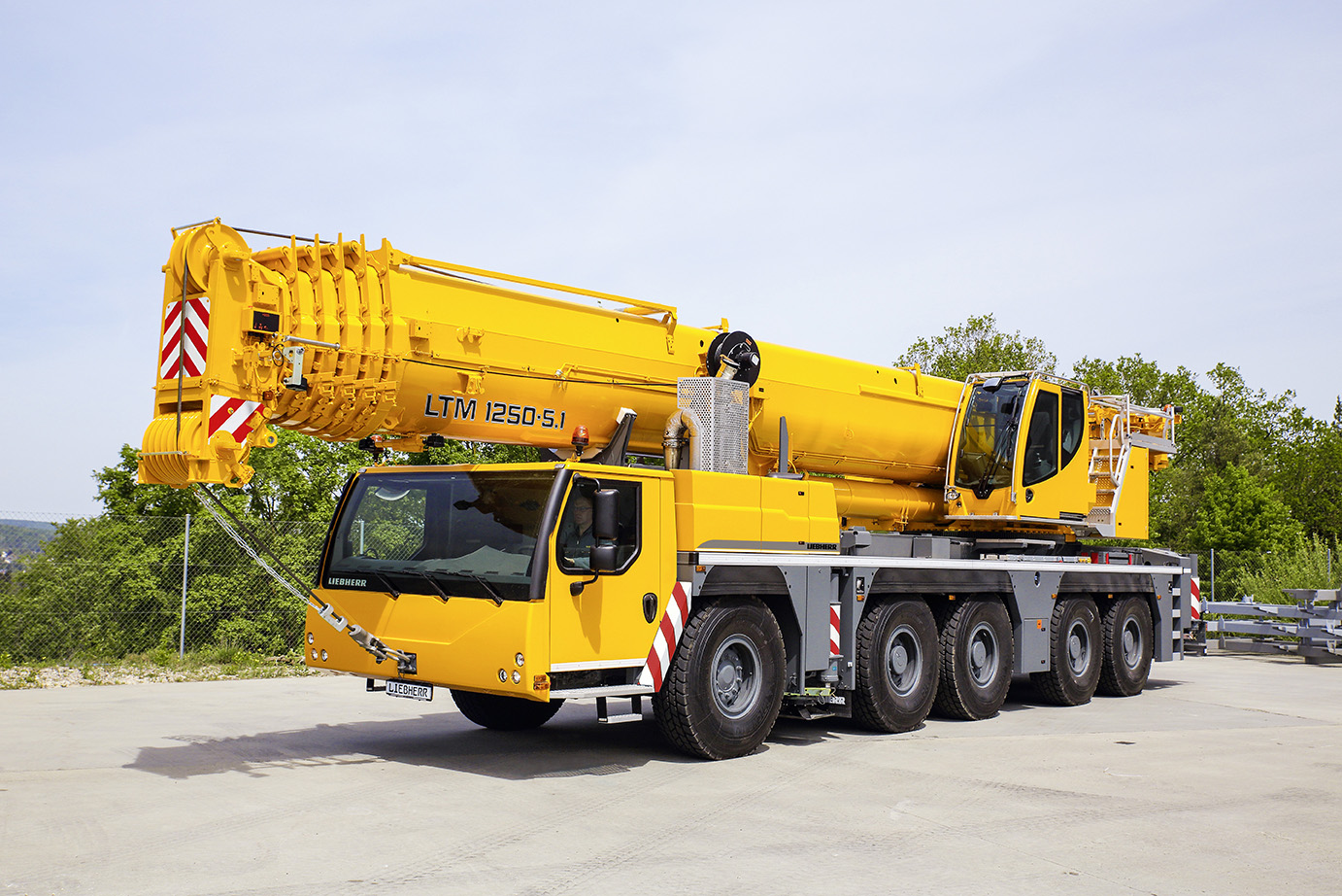 The most powerful 5-axle mobile crane on the market – Liebherr unveils new LTM 1250-5.1 at its customer days