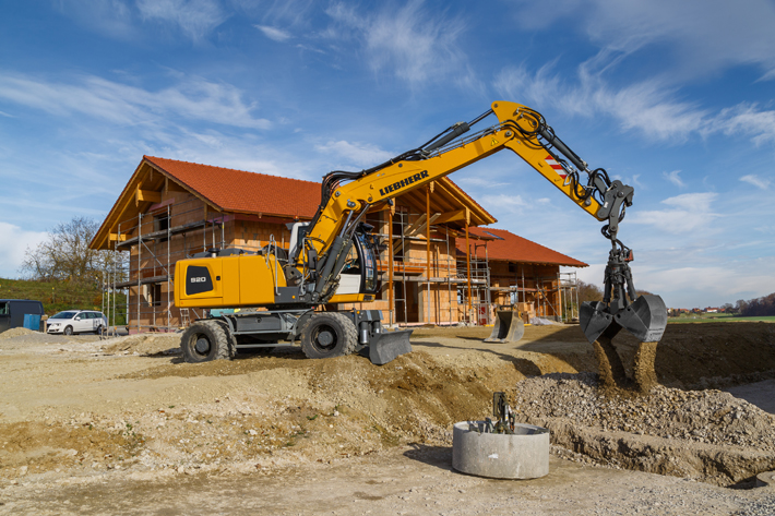 Leistungsfähig und wirtschaftlich: Neuer Liebherr-Mobilbagger A 920 Litronic im Einsatz bei der BFM Abbruch Erdbau GmbH
