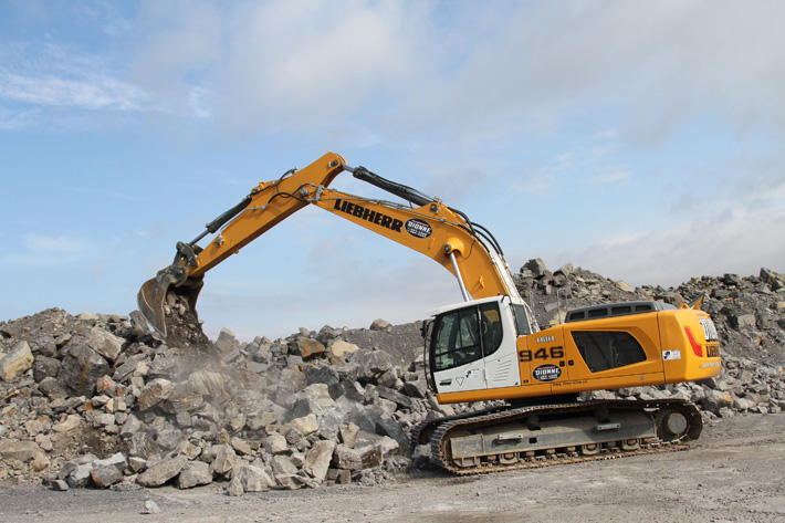 Productive in Canada: The Liebherr crawler excavator R 946 impresses at Transport Camille Dionne 1991 Inc.