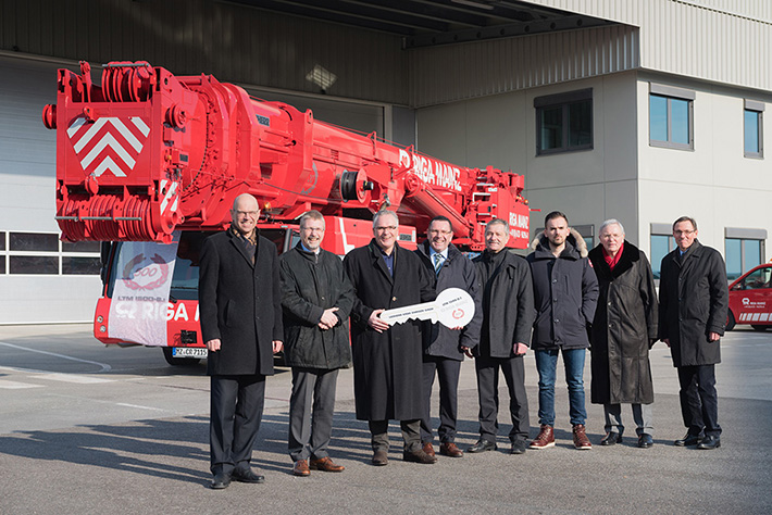 Un número récord de suministros en la categoría de las grúas de gran tamaño – entregada la grúa móvil LTM 1500-8.1 número 500