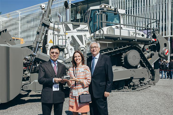 Liebherr-Mining and Monnis International solidify their relations at Bauma 2016