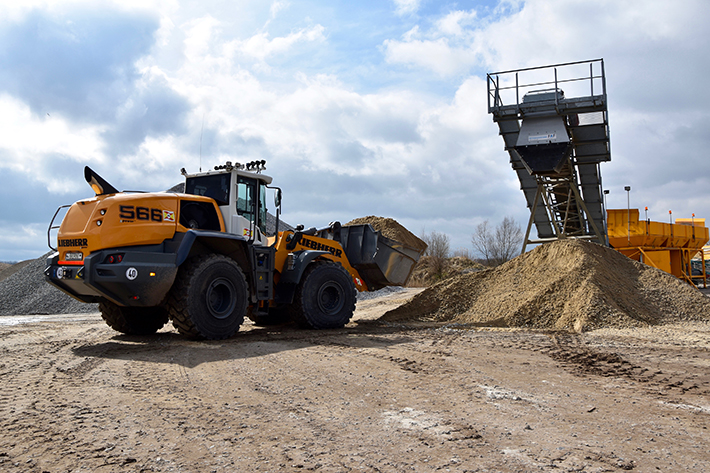 New first  three L 566 XPower® wheel loaders delivered to RBS Kiesgewinnung GmbH & Co. KG in Hamburg