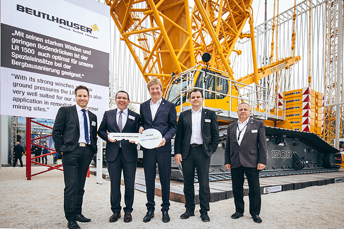 Successful market launch of the new Liebherr LR 1500 crawler crane