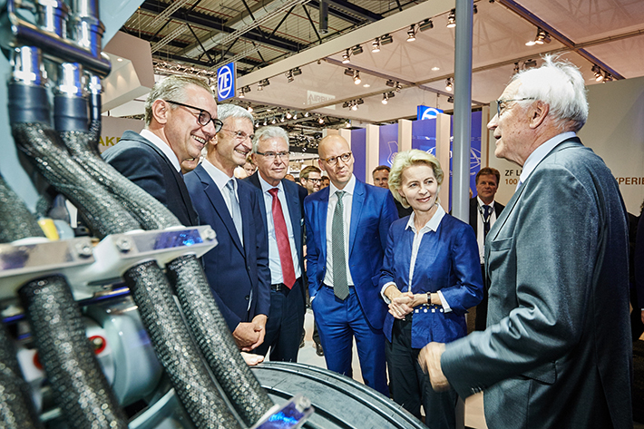 Dr. h.c. Willi Liebherr welcomes Ursula von der Leyen at ILA 2016