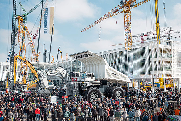 Le Groupe Liebherr réalise un chiffre d'affaires de 9 237 millions d'euros au cours de l'exercice 2015