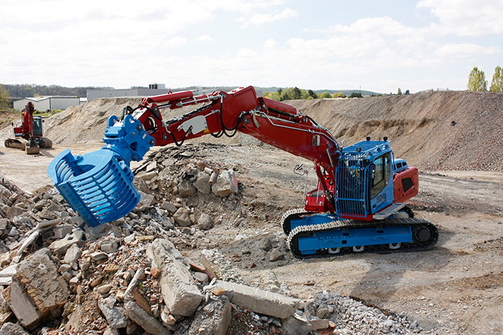 New Liebherr R 924 crawler excavator at TP-Bruetschy: bespoke configuration for diverse applications