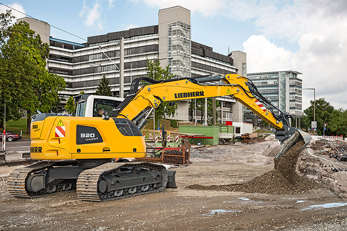 Neuer Liebherr-Raupenbagger R 920 Compact auf der NordBau 2016