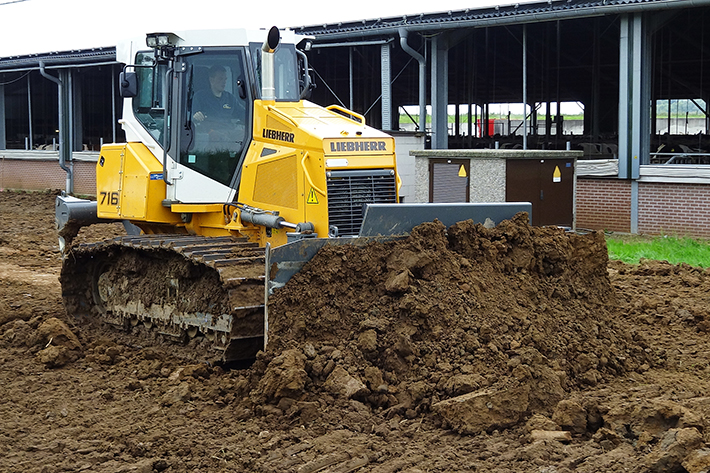 Liebherr presents the new PR 716 crawler tractor at GaLaBau 