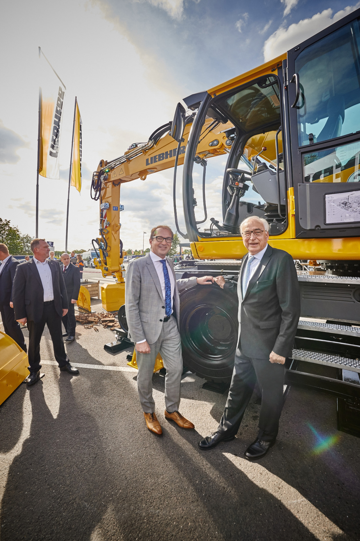 Dr. h.c. Willi Liebherr meets Federal Minister Dobrindt at InnoTrans 2016