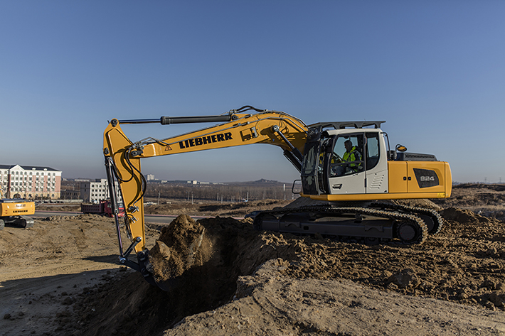The Liebherr R 920 Crawler Excavator for Less Regulated Markets at Bauma China 2016