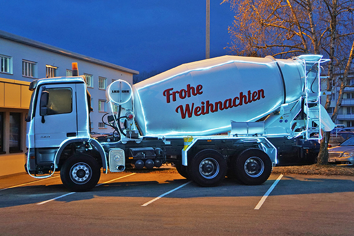 Liebherr-Fahrmischer sorgt für Weihnachtsstimmung