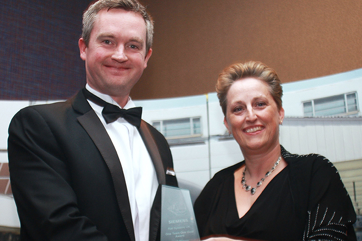 Liebherr celebrates success at “One Team One Goal Award” 2016