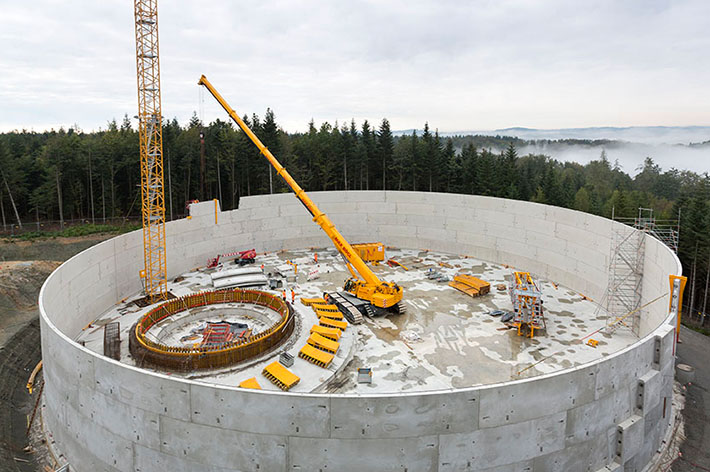 Liebherr LTR 1220 telescopic mobile crane builds water basins for innovative energy storage system
