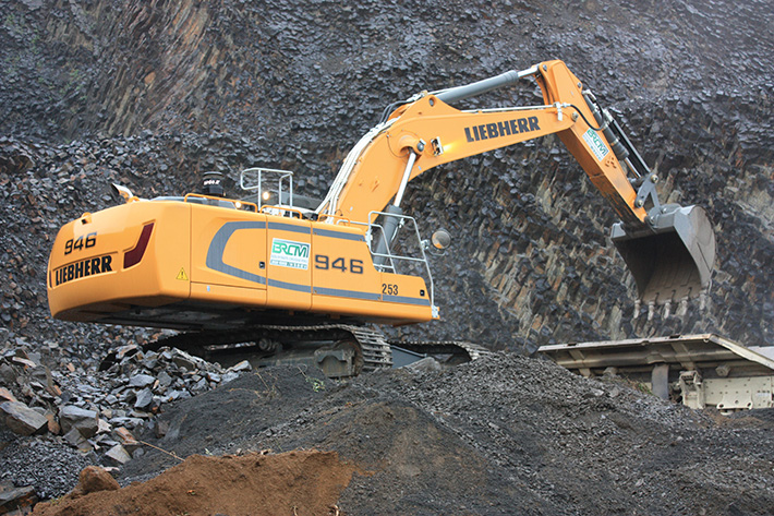 Efficient and comfortable: BRCM puts the Liebherr R 946 crawler excavator to work  