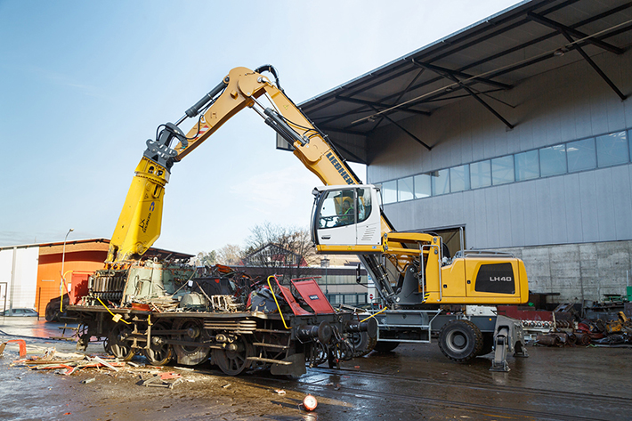The New Liebherr material handler LH 40 M Industry Litronic at Conexpo 2017