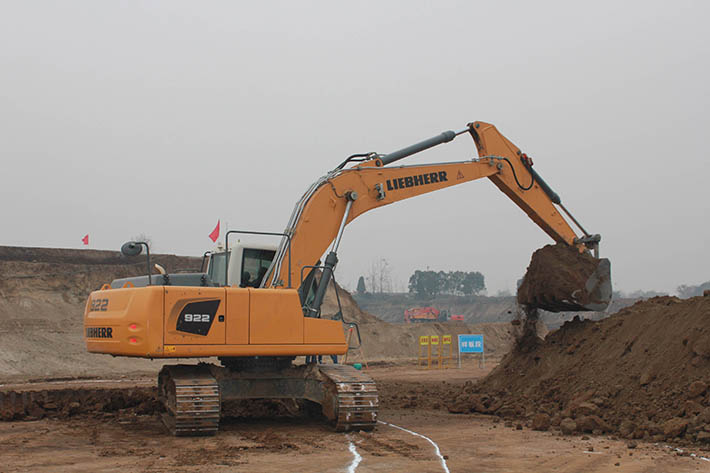 Primera excavadora sobre cadenas R 922 de Liebherr para mercados poco regulados en China