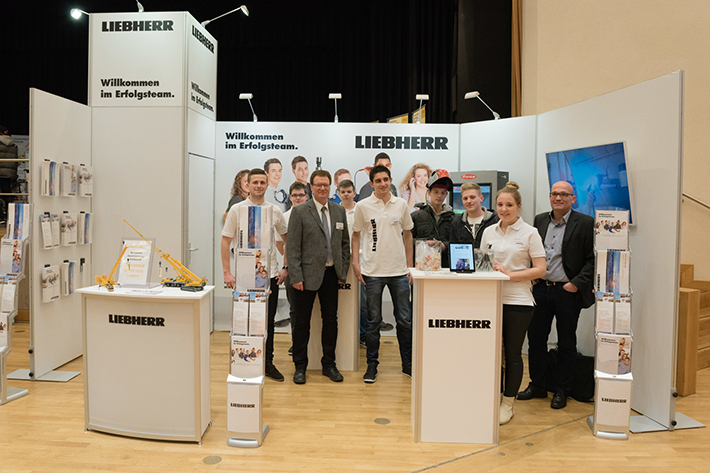Die Liebherr-Werk Ehingen GmbH stellt sich künftigen Auszubildenden vor