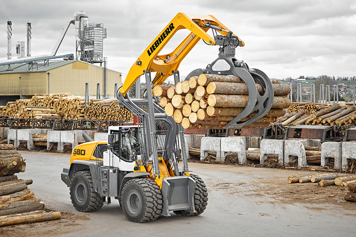 World Premiere: At Ligna 2017, Liebherr is presenting the new L 580 LogHandler XPower®