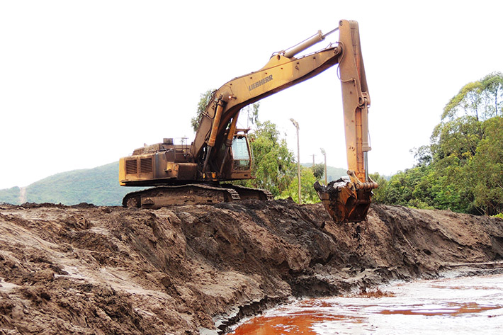 Replacement of used excavator attachment extends reach of Liebherr machine and optimizes mining operation in Brazil