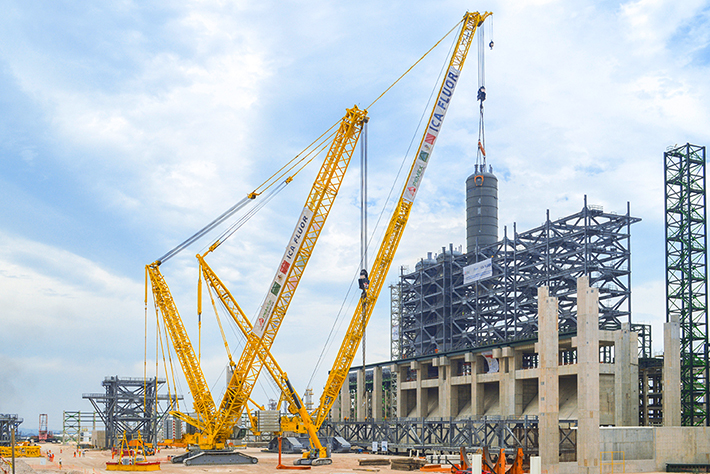 Liebherr LR 13000 crawler crane modernises Mexican oil refinery