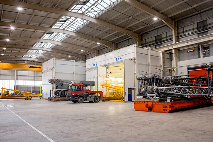 Liebherr puts innovative system into operation for final painting of crawler cranes