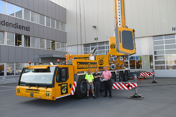 VHB SA takes delivery of Liebherr MK 140 mobile construction crane in Reiden