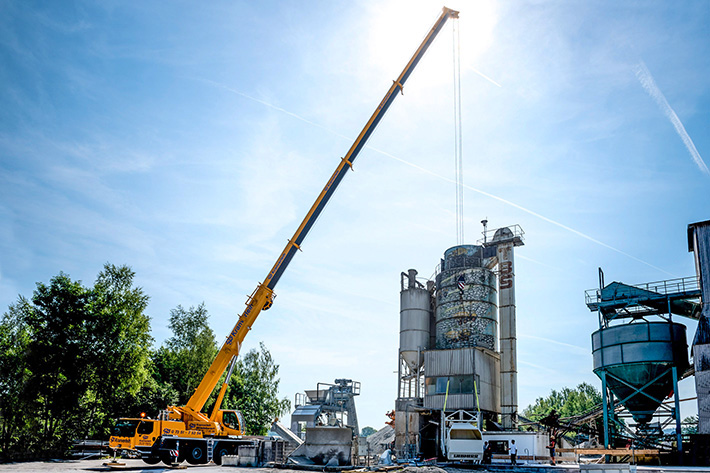 Liebherr mobile crane assembles concrete mixing plant from sister works