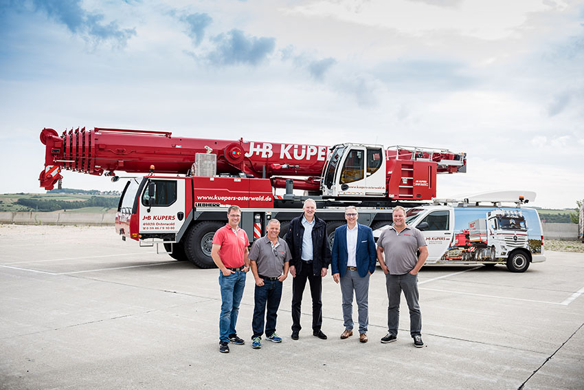 Küpers modernises fleet for the oil industry with Liebherr mobile crane