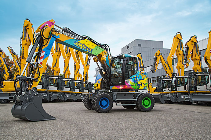 Ça se fête : la société Liebherr-Hydraulikbagger GmbH livre sa 75 000e pelle