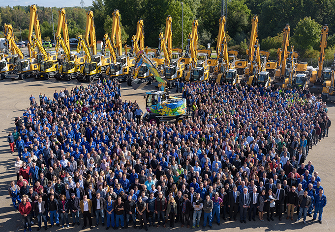 2017Aniversare: Liebherr-Hydraulikbagger GmbH sărbătorește excavatorul cu numărul 75.000
