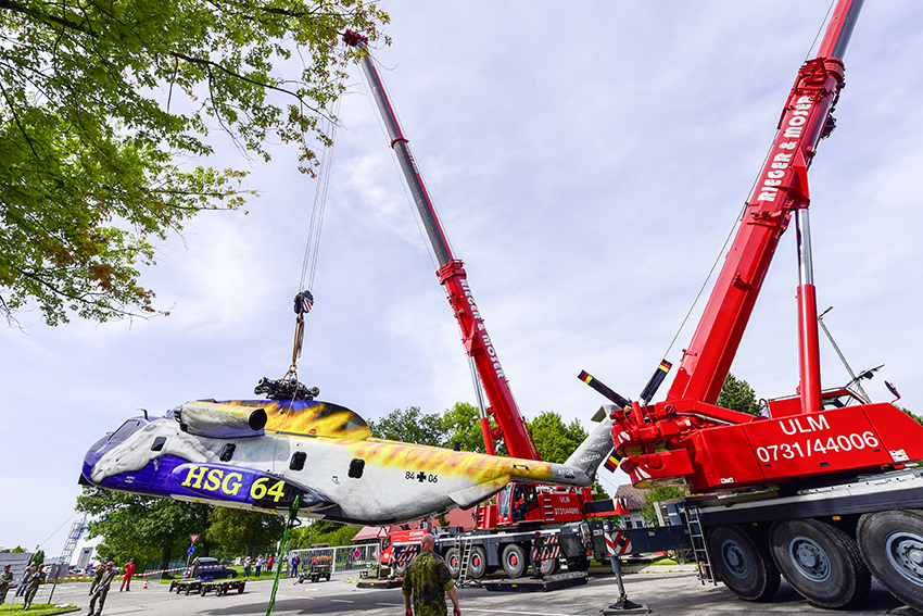 Liebherr mobile crane lifts military history exhibit