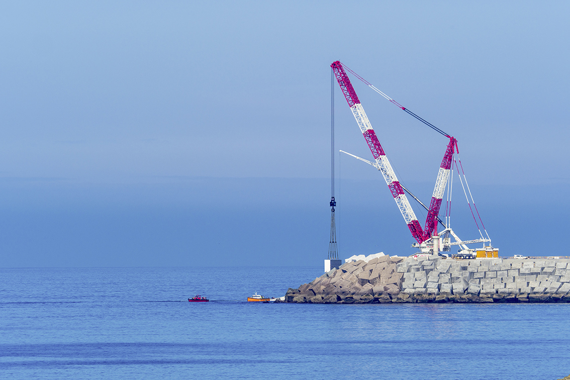 The first Liebherr LR 11000 for Spain – heavy duty crawler crane for Transportes y Grúas Aguado