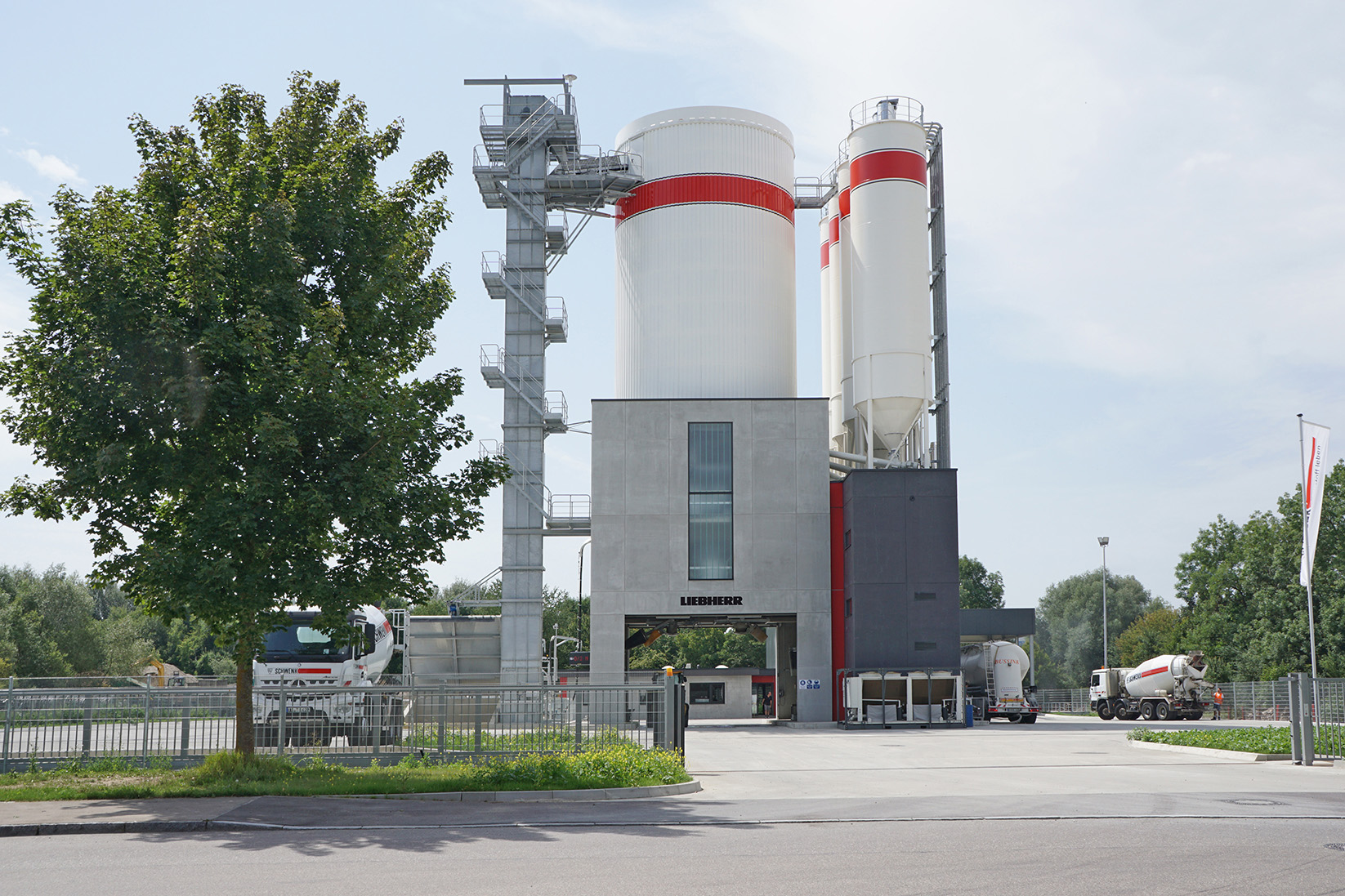 Schwenk investiert mit neuem Liebherr-Mischturm Betomat IV-500 in die Zukunft