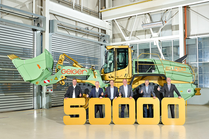 Milestone anniversary: Liebherr-Werk Bischofshofen GmbH delivers 50,000th wheel loader