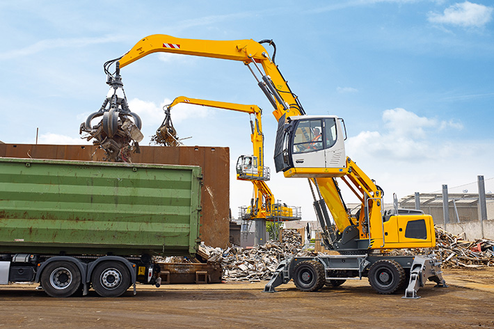 Liebherr material handler LH 24 M Litronic at Smopyc 2017: compact and powerful