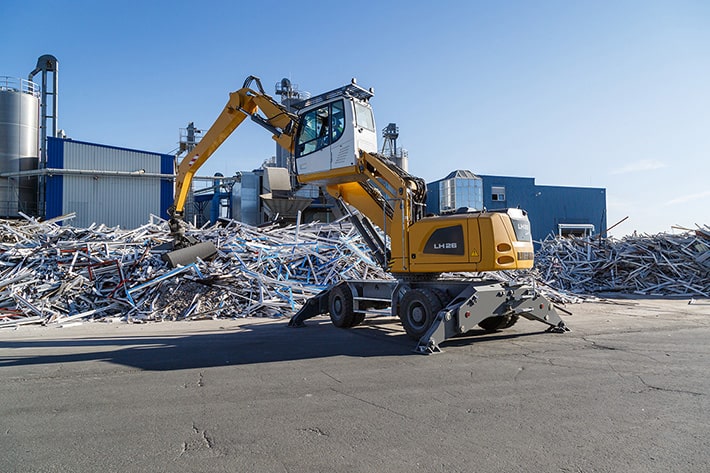 Eficiente manipulación de materiales con la LH 26 M Industry Litronic