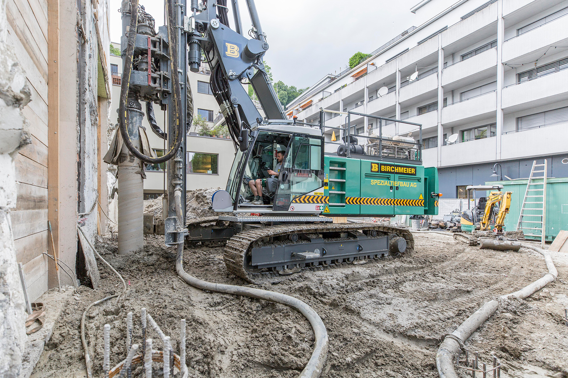 An All-round Machine for Deep Foundation Applications: the New Piling and Drilling Rig LRB 16 from Liebherr