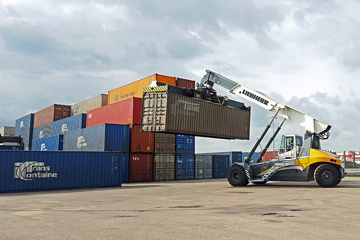 Liebherr reachstacker convinced with high performance