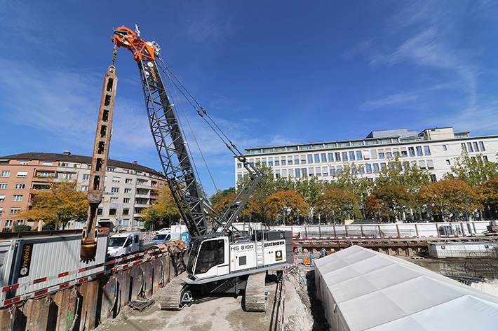 Highest precision: Liebherr Duty Cycle Crawler Crane Shows Great Skill on Prehistoric Ground