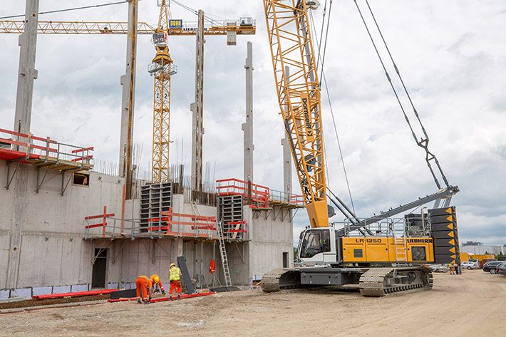 A Further LR 1250 Enhances Crane Fleet and Convinces During Works Expansion