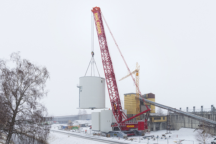 It's all about the mix – Liebherr crawler crane erects mixing plant