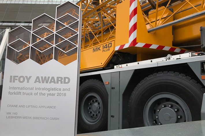 Liebherr MK 140 mobile construction crane receives IFOY AWARD