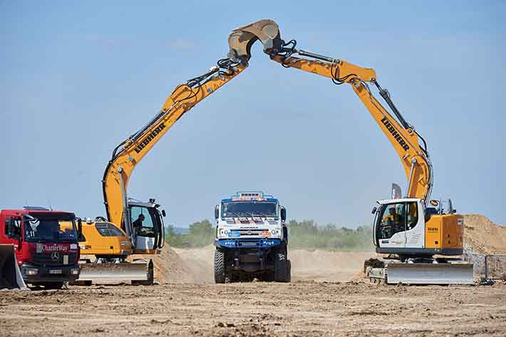 Gelungene Baumaschinen-Tournee: Liebherr-RoadShow 2018 erfolgreich beendet