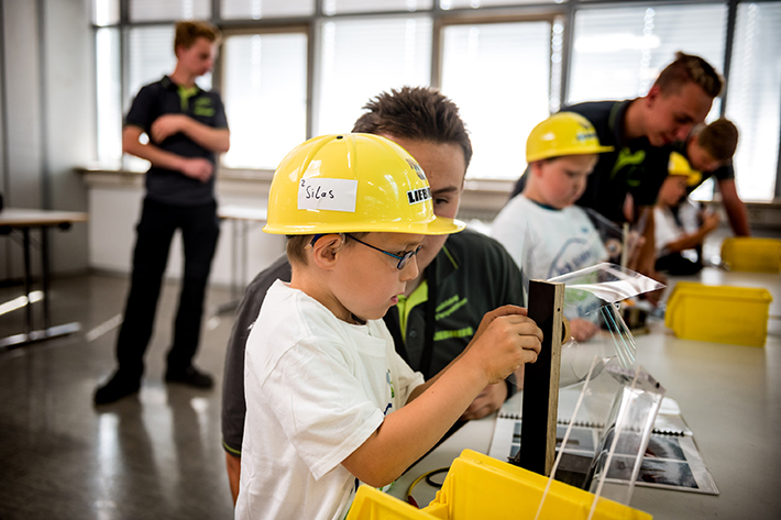 Tag der kleinen Forscher bei Liebherr