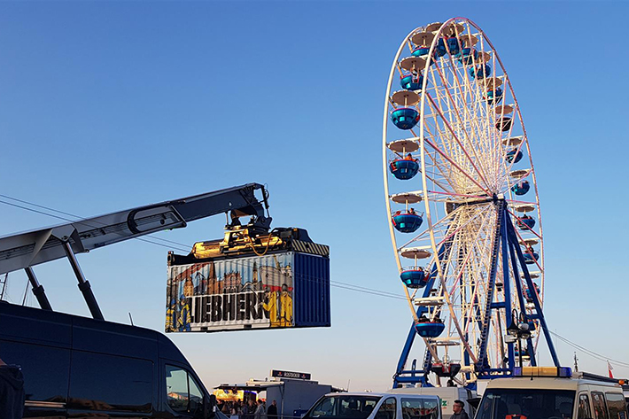 Beeindruckende Liebherr-Kranvorführungen auf dem 38. Internationalen Hansetag in Rostock