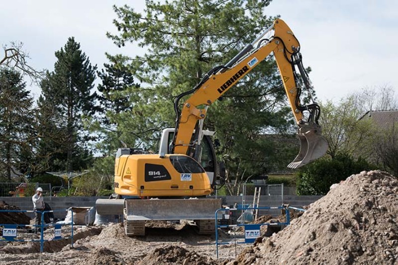 TPV adds new Liebherr R 914 Compact crawler excavator to its fleet Liebherr
