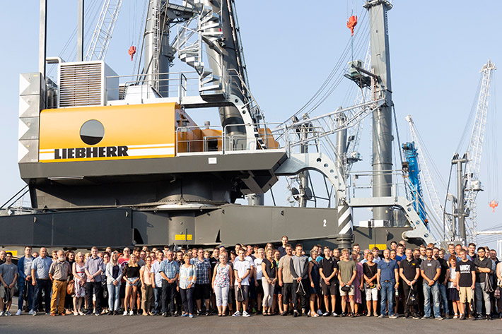 Rund 350 Azubis und Studierende starten ins neue Ausbildungsjahr bei Liebherr