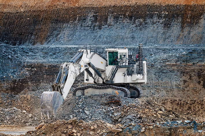 Getting tested: R 9400 with Liebherr D9812 engine in Héming, France
