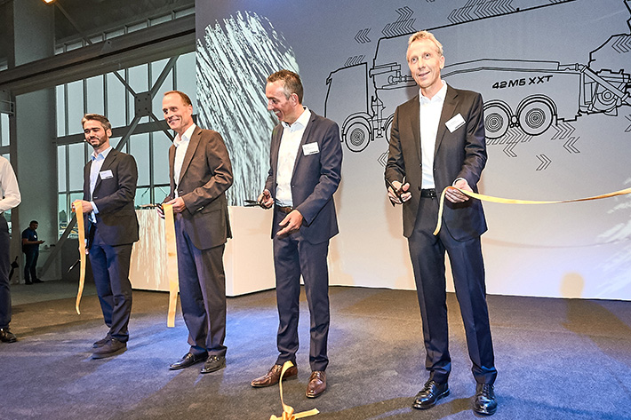 Liebherr-Mischtechnik feiert Eröffnung der neuen Betonpumpenfertigung mit Kunden in Bad Schussenried