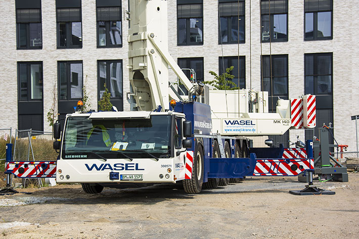Liebherr-Mobilbaukran MK 140 ermöglicht schnell genehmigte Personentransporte